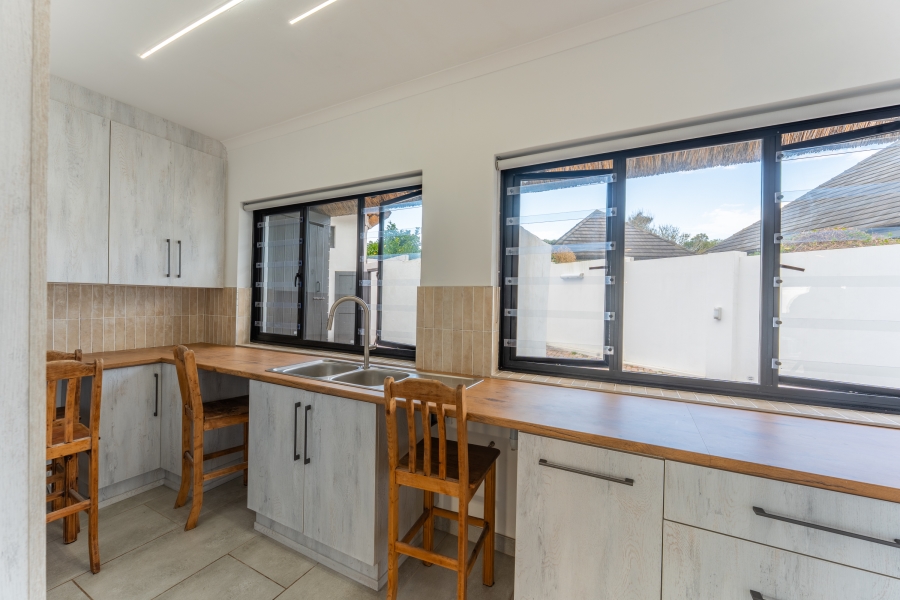 To Let 5 Bedroom Property for Rent in St Francis Bay Village Eastern Cape